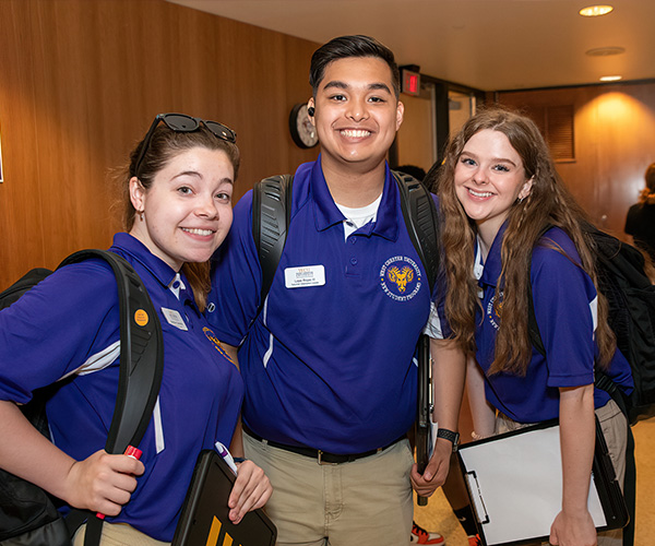 Student Orientation leaders posing for pic