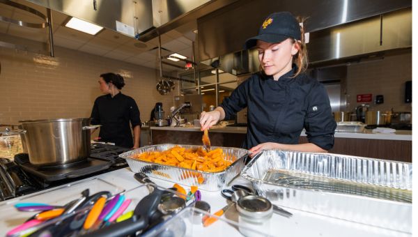 wcu students in the nutrition lab